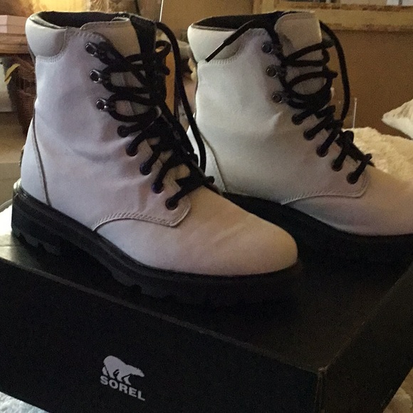 Sorel boots - Picture 2 of 4